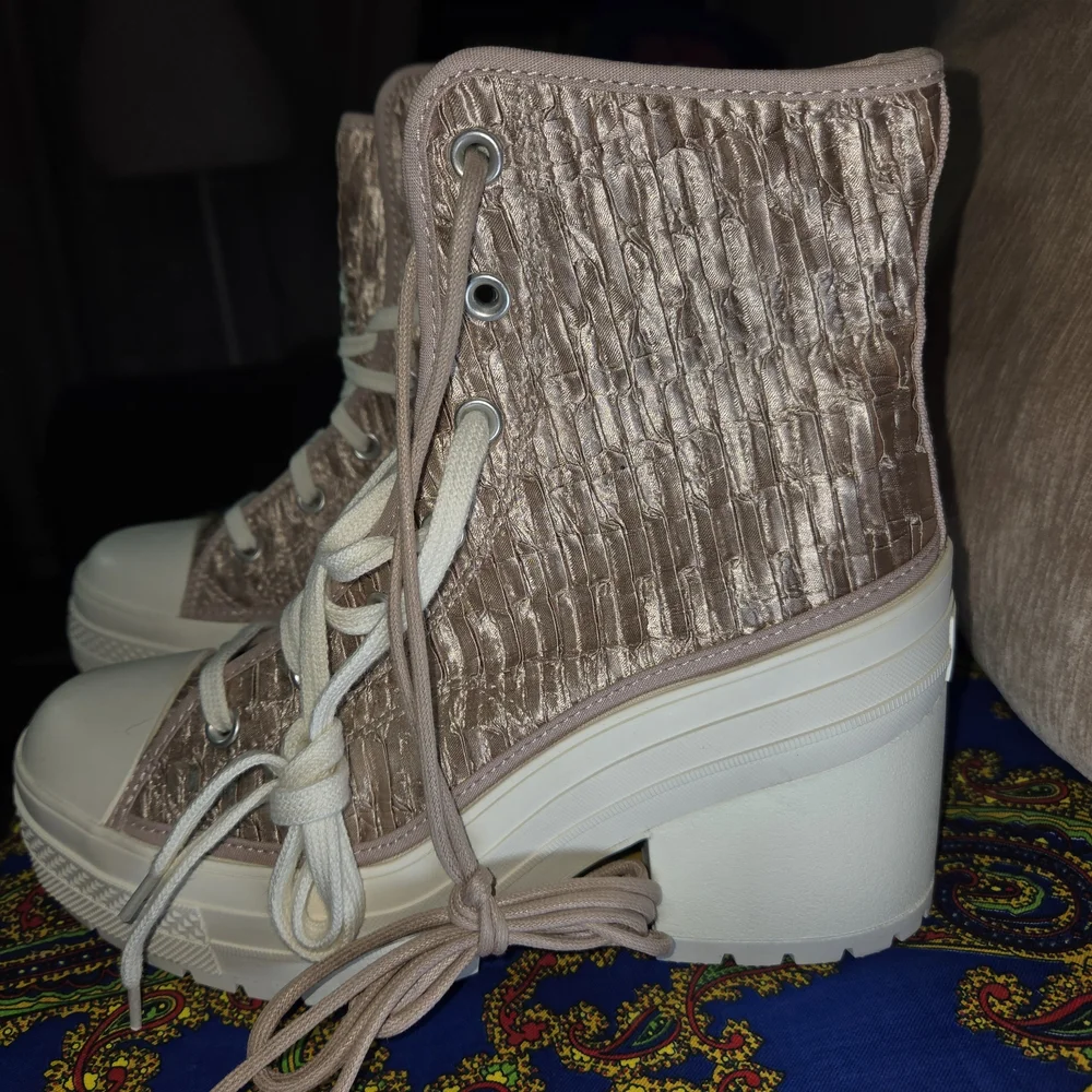 Converse Women's Pink and White Platform Sneakers - Picture 3 of 9